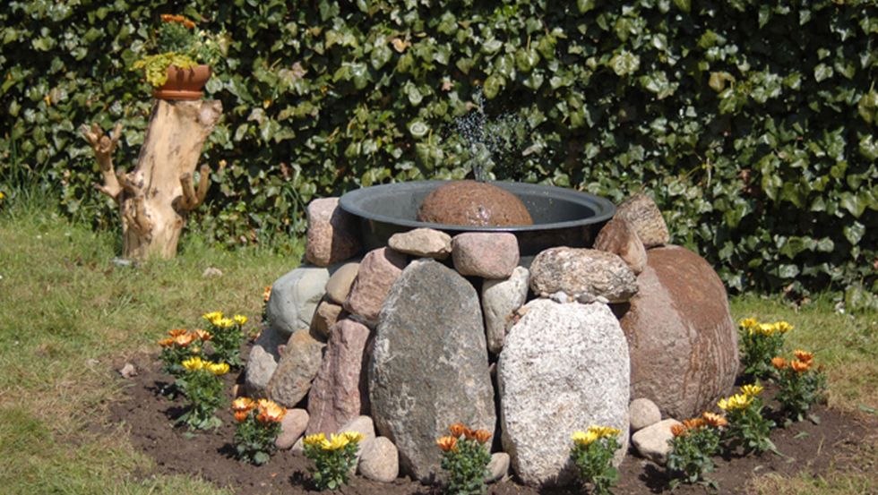 Fountain in the garden // &copy; Marie-Luise Merkle