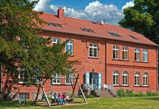 The modern conference and youth guesthouse Meetzen was originally a manor house // © Alte Schule e.V. The modern conference and youth guesthouse Meetzen was originally a manor house // © Alte Schule e.V.