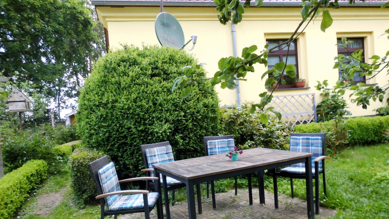 Various seating areas in the garden invite you to linger // &copy; Birgit Possehl