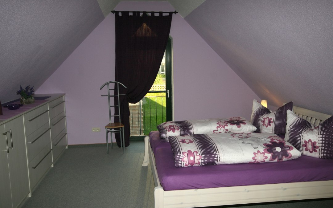 Comfortably furnished bedroom, © Andreas Hollstein