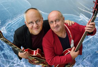 &copy; Goeran Gnaudschun