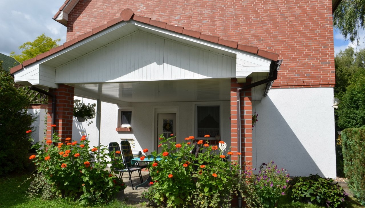 Aparte ingang met overdekte zithoek, © Schmidt Aparte ingang met overdekte zithoek, © Schmidt