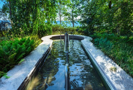 Heerlijk watertrappelen: In dit kneippbad met uitzicht op zee in Göhren op Rügen ontspant ook het oog. // © MV-T/Tiemann Heerlijk watertrappelen: In dit kneippbad met uitzicht op zee in Göhren op Rügen ontspant ook het oog. // © MV-T/Tiemann