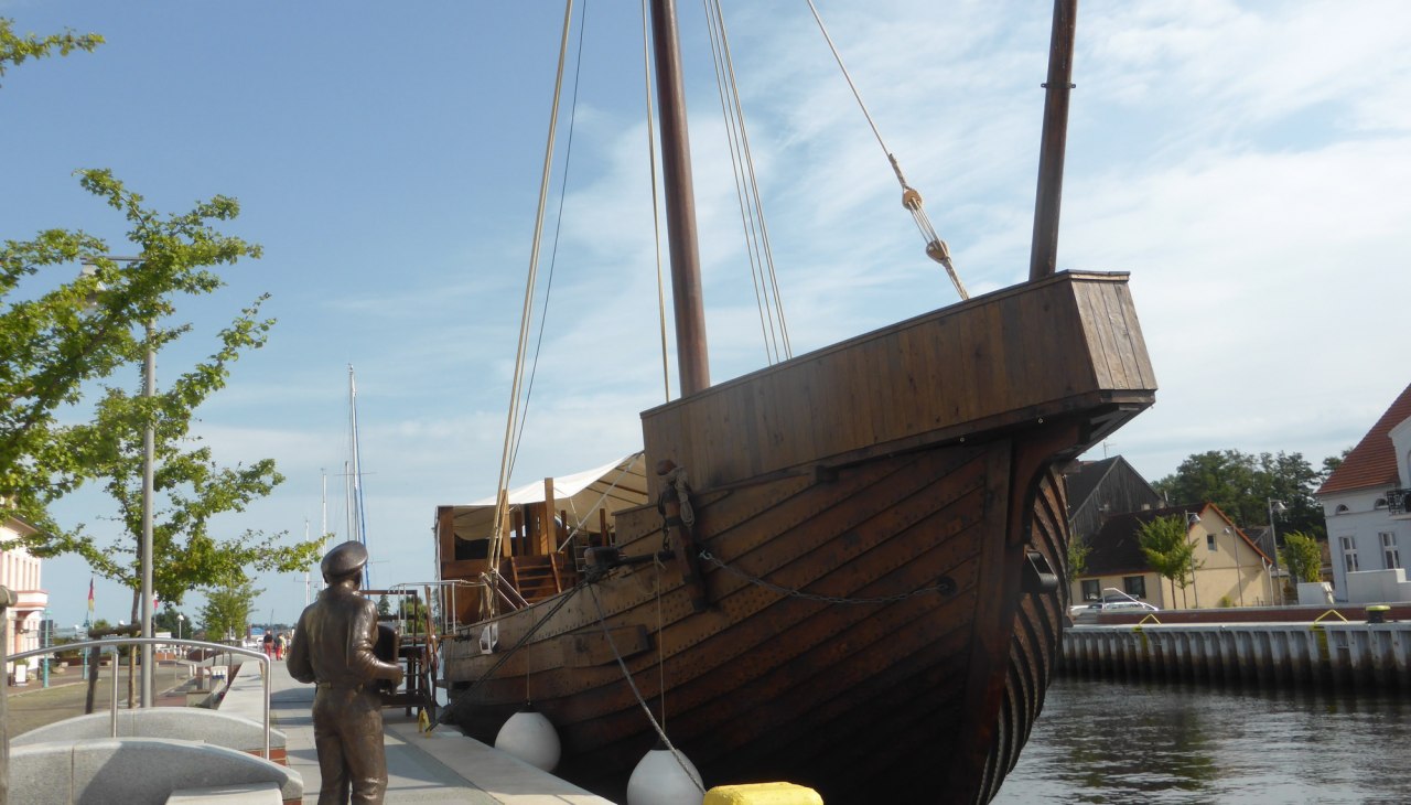 Fiedel Schulz wita kogę w nadmorskim kurorcie Ueckermünde, © Uta Sommer