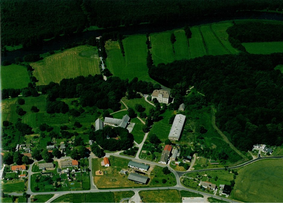 Manor, aerial view, © K-H. Bauer