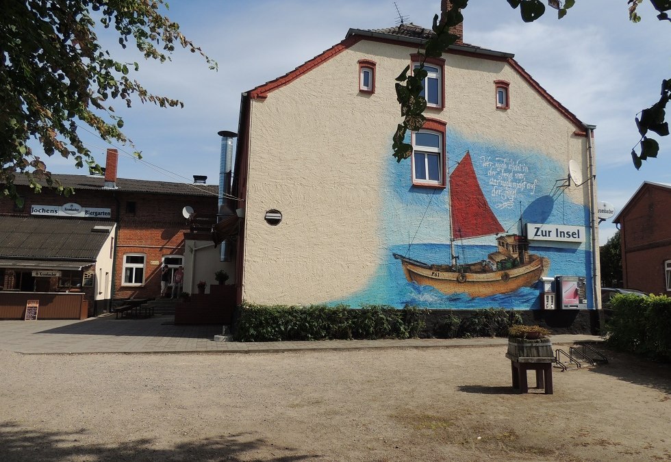 Zicht op de huismuur vanuit de biertuin, © Kurverwaltung Insel Poel