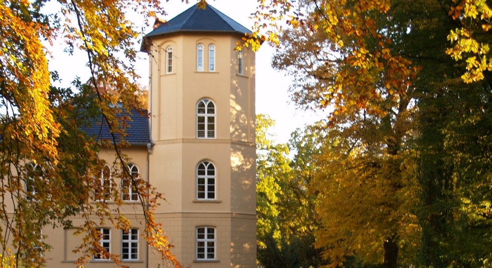Landhaus Schloss Kölzow biedt evenementen met artistieke voorstellingen en gezelligheid in de culturele salon, © Detlef von der Lühe