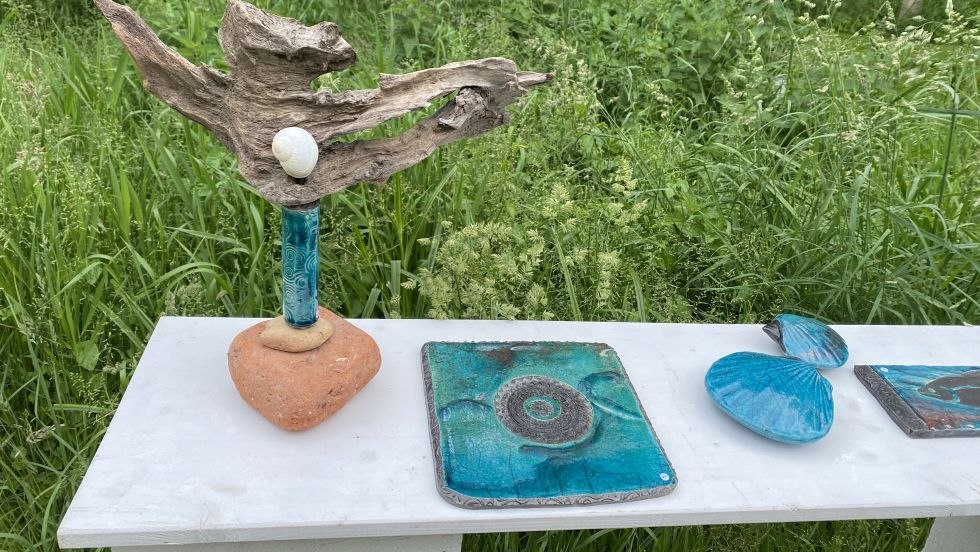 Stela plażowa Raku z płytkami, &copy; Astrid Rohmer