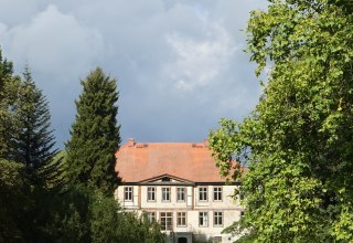 Gutshaus vom Park aus gesehen // &copy; Bettina Burchardt