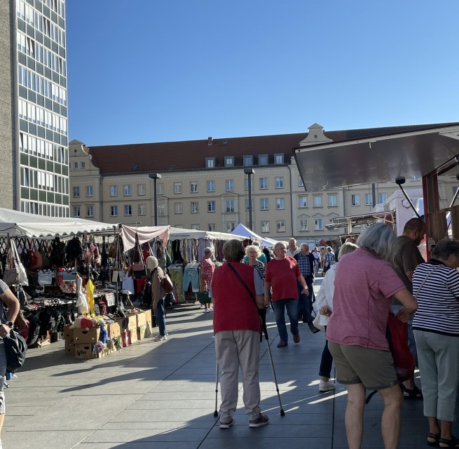 Wochenmarkt auf dem Markplatz // &copy; Vier-Tore-Stadt Neubrandenburg
