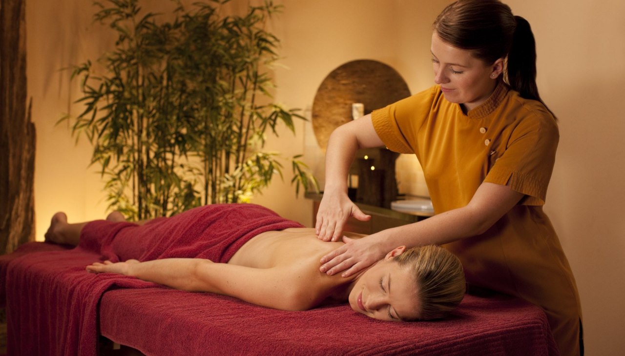 Ervaar de magie van de klassieke Scandinavische massagekunst., &copy; Yachthafenresidenz Hohe D&uuml;ne, www.hohe-d&uuml;ne.de