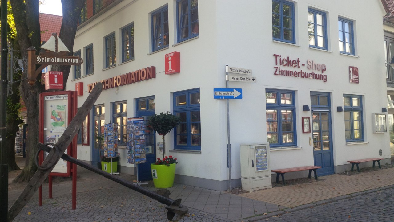 Exterior view of the Tourist Information Warnemünde // © TZRW Exterior view of the Tourist Information Warnemünde // © TZRW