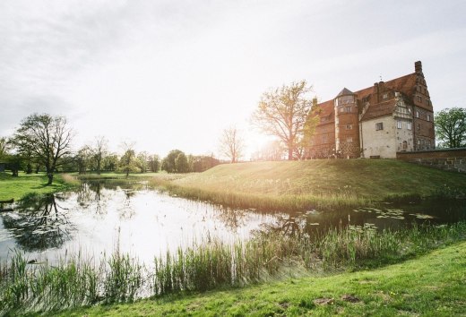 Kasteel Ulrichshusen: hier klopt het hart van het Mecklenburg-Vorpommern Festival // © Ulrichshusen/Steffen Stilpirat Böttcher Kasteel Ulrichshusen: hier klopt het hart van het Mecklenburg-Vorpommern Festival // © Ulrichshusen/Steffen Stilpirat Böttcher