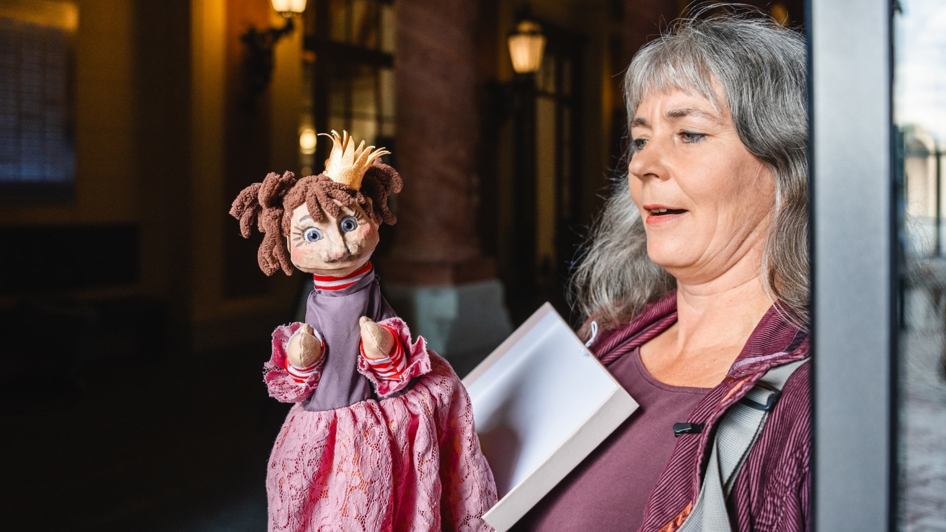Prinses Thea marionet tijdens een marionettentheaterrondleiding in kasteel Schwerin