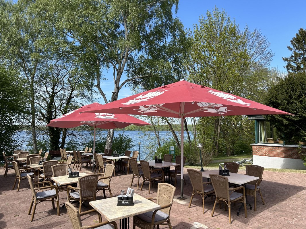 Seeterrasse mit Seeblick, © Seehotel Heidehof Seeterrasse mit Seeblick, © Seehotel Heidehof