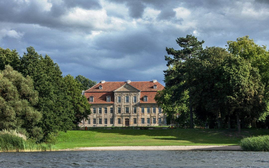 Strand voor het kasteel, © A. Groh