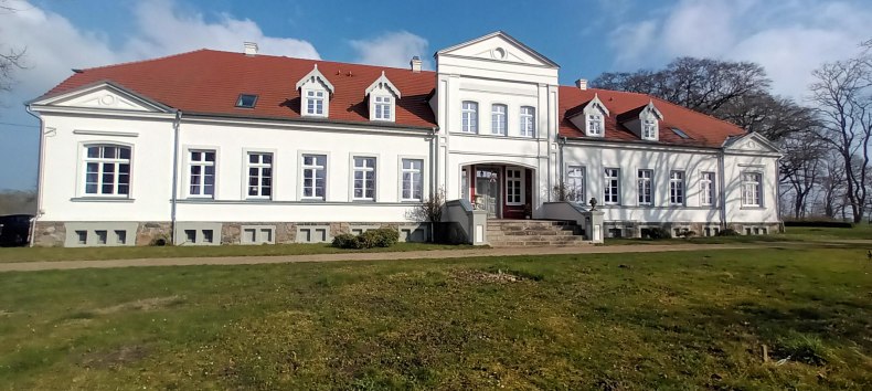 Manor house on Lake Penzlin // &copy; Jutta Janssen