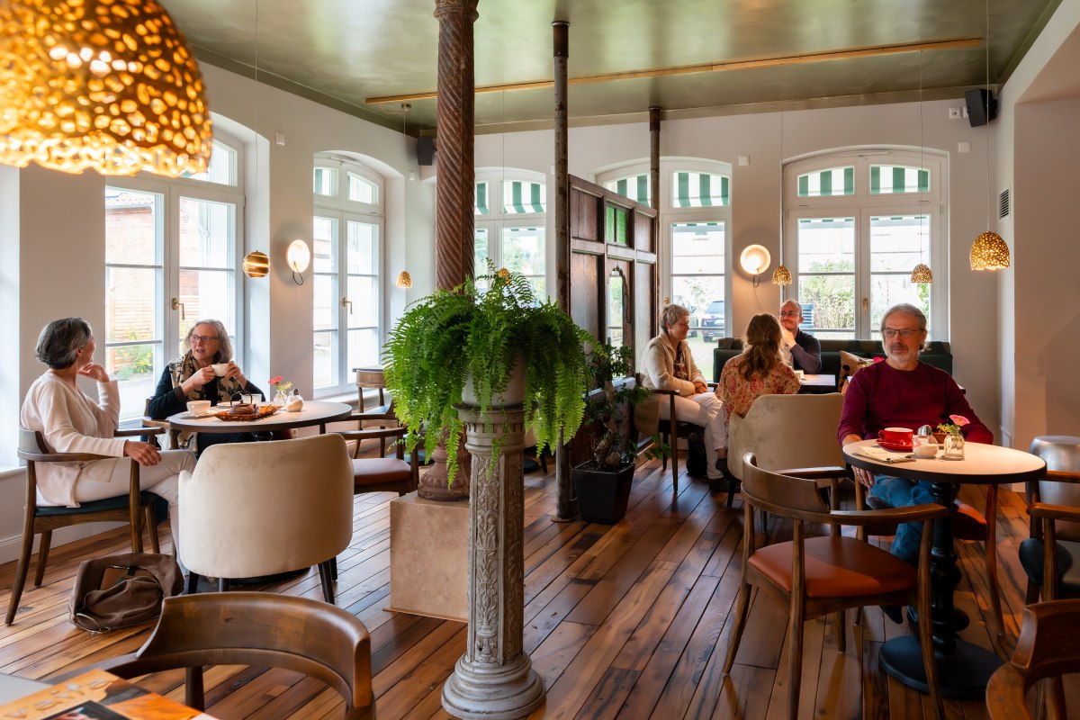 Przytulność i relaksująca atmosfera w Klostercafé Gut Saunstorf // © Kloster Gut Saunstorf / Aneka Schwerdtfeger Przytulność i relaksująca atmosfera w Klostercafé Gut Saunstorf // © Kloster Gut Saunstorf / Aneka Schwerdtfeger
