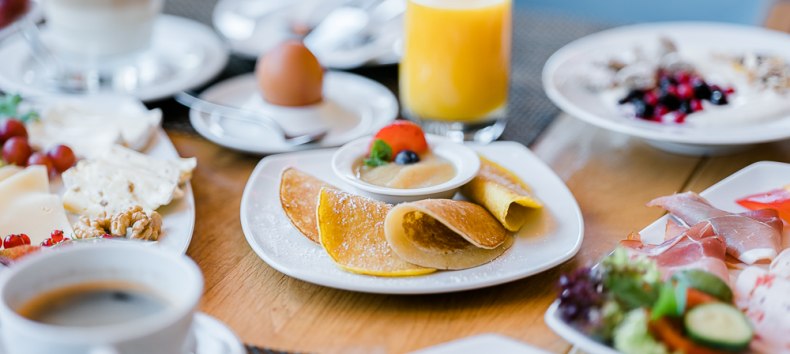 Frühstück im Restaurant Gutmannsdörfer // © Hotel Hübner GmbH Frühstück im Restaurant Gutmannsdörfer // © Hotel Hübner GmbH