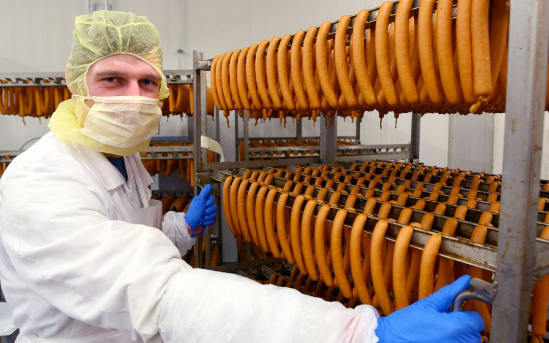 Production of boiled sausage, © Die Rostocker/ Ove Arscholl