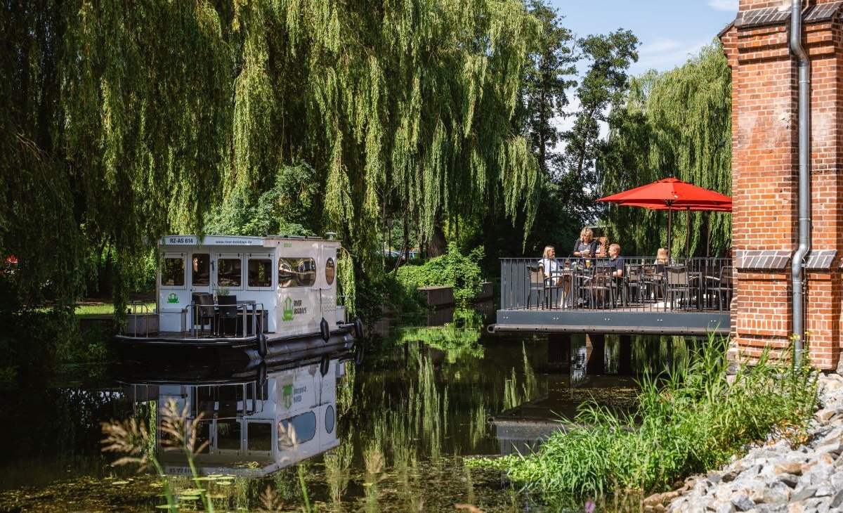 Met de woonboot door het stadscentrum van Parchim, &copy; TMV/Erik Gross