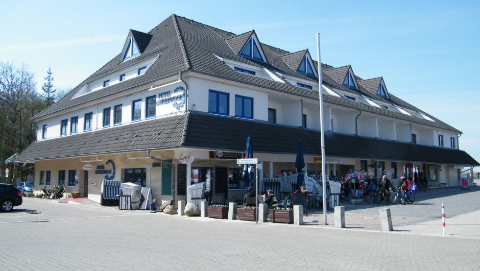 Strandhotel Ostseewoge, direct aan de promenade van Graal-Müritz, © Strandhotel Ostseewoge
