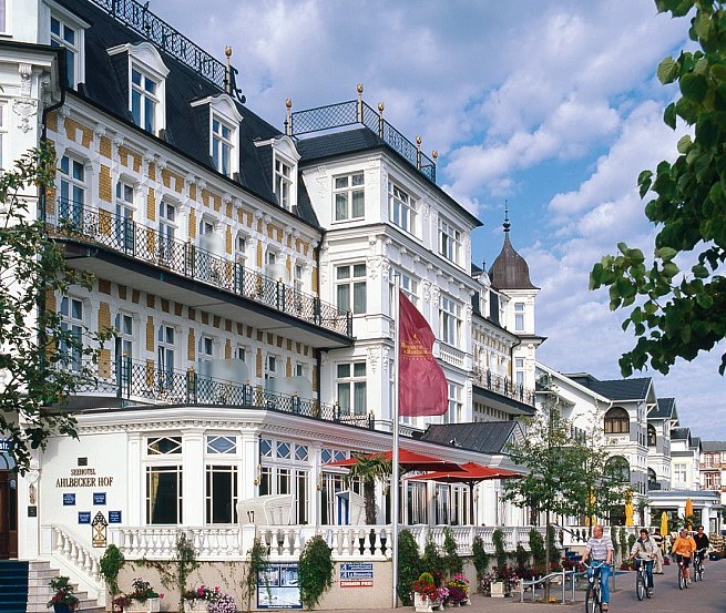 De stralend witte 'Bäderarchitektur' op Usedom is een bijzondere blikvanger // © MV-T/Grundner De stralend witte 'Bäderarchitektur' op Usedom is een bijzondere blikvanger // © MV-T/Grundner