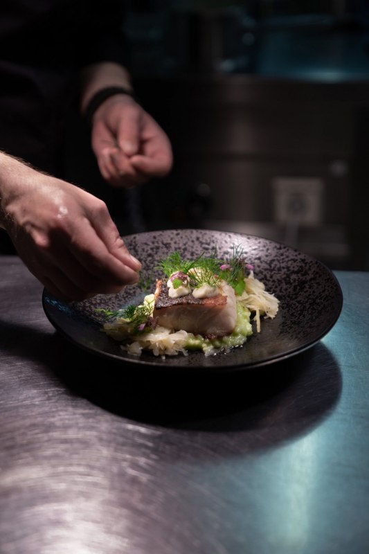 Genusswerkstatt Binz - Chef Robert Schindler 'My hand for my product'. // &copy; Hotel Arkona Dr. Hutter eK