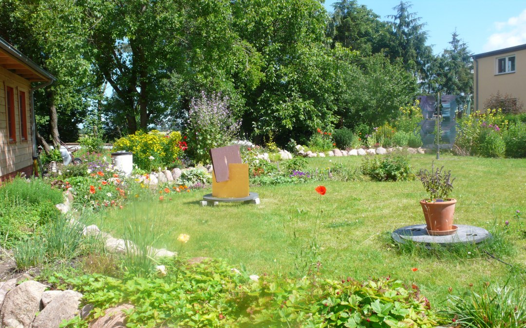 Part of the garden with sculptures by Helmut Appmann, © Eva-Maria Köhler