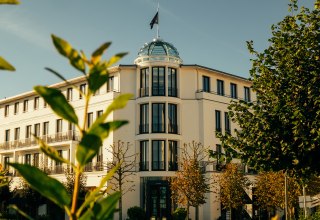 Hotel entrance, &copy; DSR Hotel Holding