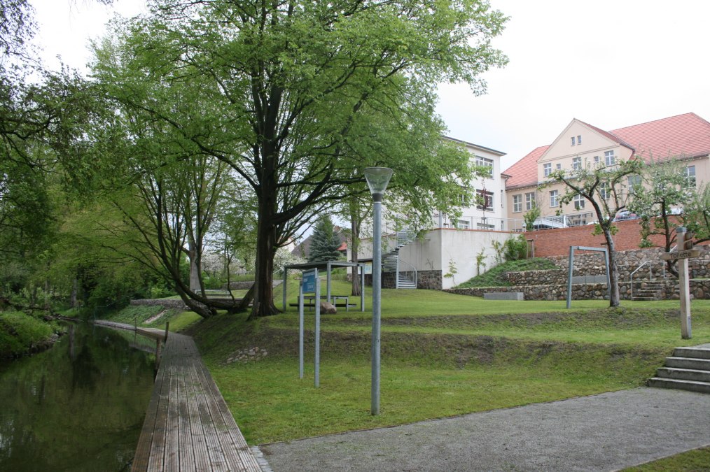 Water hiking resting place in the old town behind the church, © REGiO Nord mbH Water hiking resting place in the old town behind the church, © REGiO Nord mbH