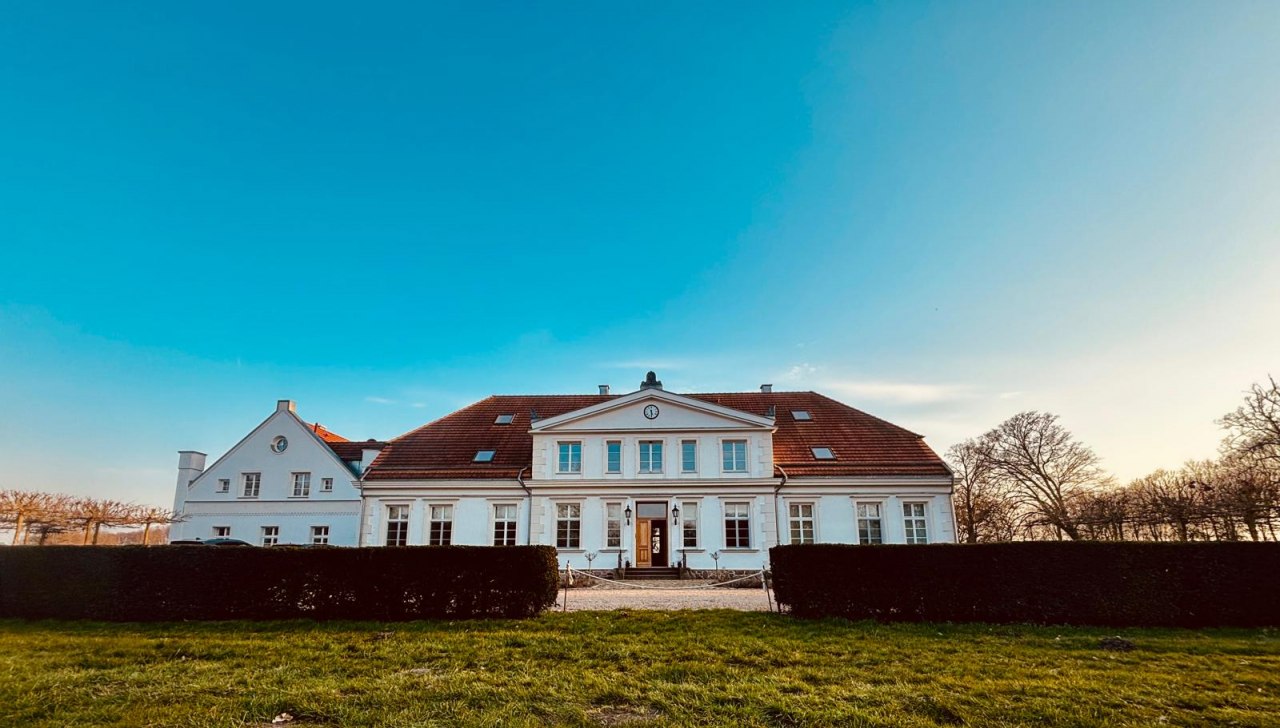 Dw&oacute;r w posiadłości Rosengarten // &copy; Gut Rosengarten