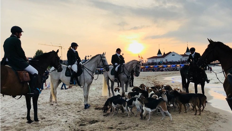 Het Mecklenburgse peloton voor het liefdadigheidsevenement Usedom Cross Country onder leiding van de heer Rodenberg, © Reitanlage Rodenberg