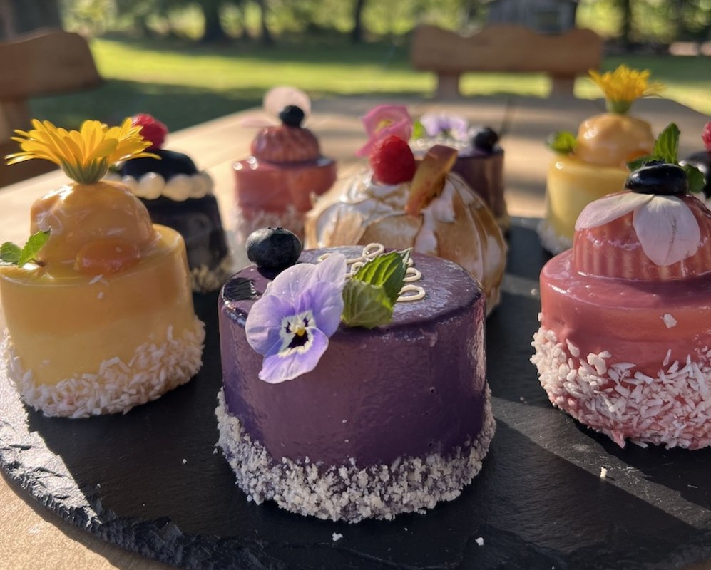 Dreamlike creations in the café of the Niendorf manor house // © Gutshaus Niendorf Dreamlike creations in the café of the Niendorf manor house // © Gutshaus Niendorf