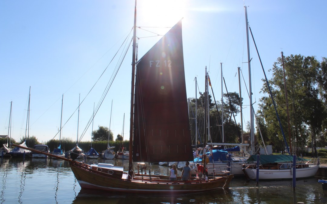 De Zeesenboot van Alwin Harder in de kleine haven in de badplaats Mönkebude, © TVV/Spittel