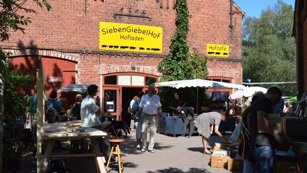 "Land&Leute" markt op de SiebenGiebelHof, © Cafè 7/Elain Volmer