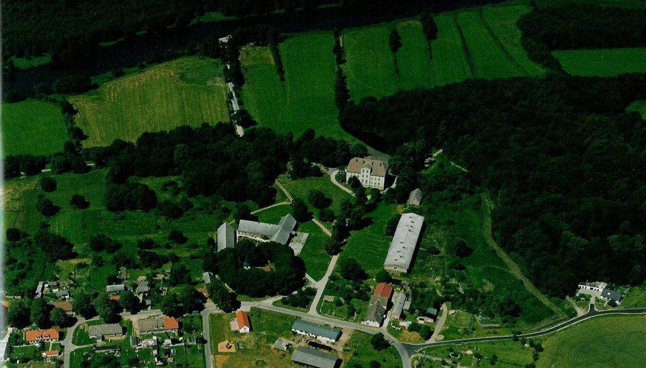 Manor, aerial view, © K-H. Bauer