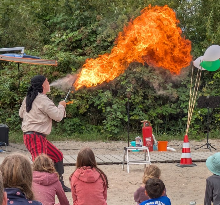 Piraat op strand Wohlenberg, &copy; Stadt Kl&uuml;tz