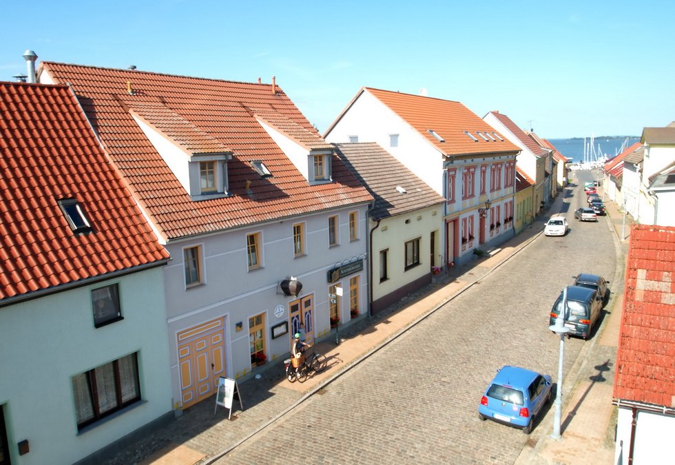Het is maar een paar stappen van de Ackerbürgerei naar de haven van Lassan., © Michael Kirsten