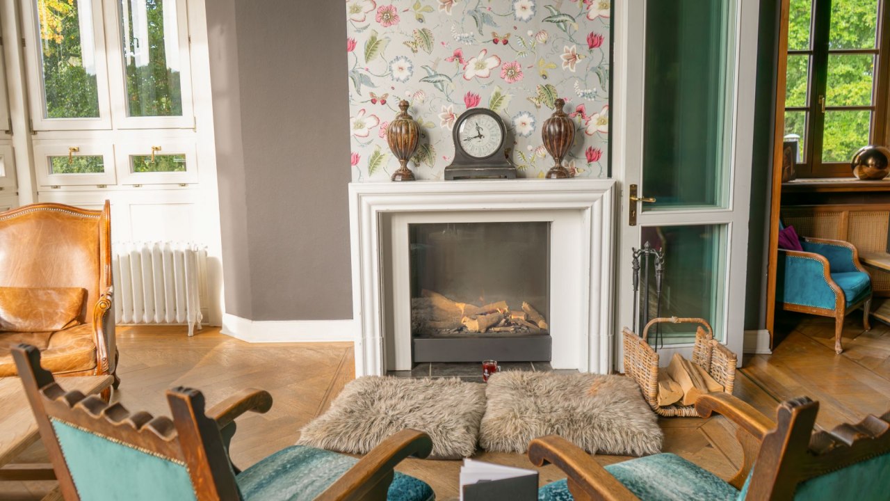 Pok&oacute;j kominkowy w zamku Basthorst // &copy; Schloss Basthorst/Birgit Kaulfuss