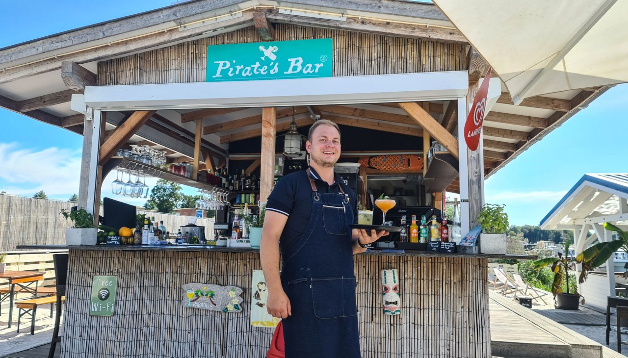 Piratenbar in het havenresort Müritz, © Kuhnle-Tours