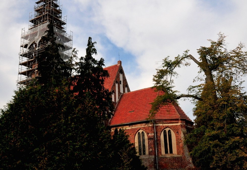 Kerk van Kasnevitz (momenteel in reconstructie), © Tourismuszentrale Rügen