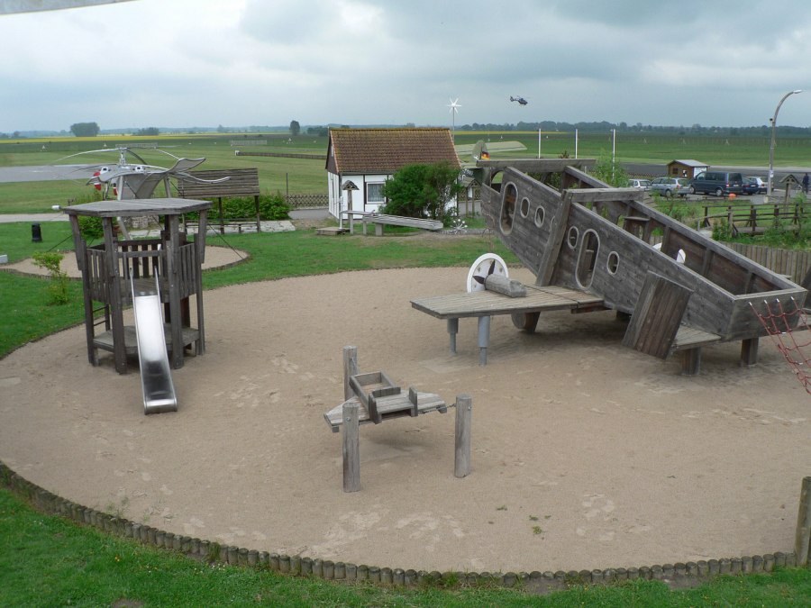 Operacje lotnicze do wsp&oacute;lnej zabawy, &copy; Wittig