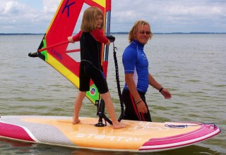 Anfängersurfschulung auch und gerade für Kinder // © Surf-Hecht Anfängersurfschulung auch und gerade für Kinder // © Surf-Hecht