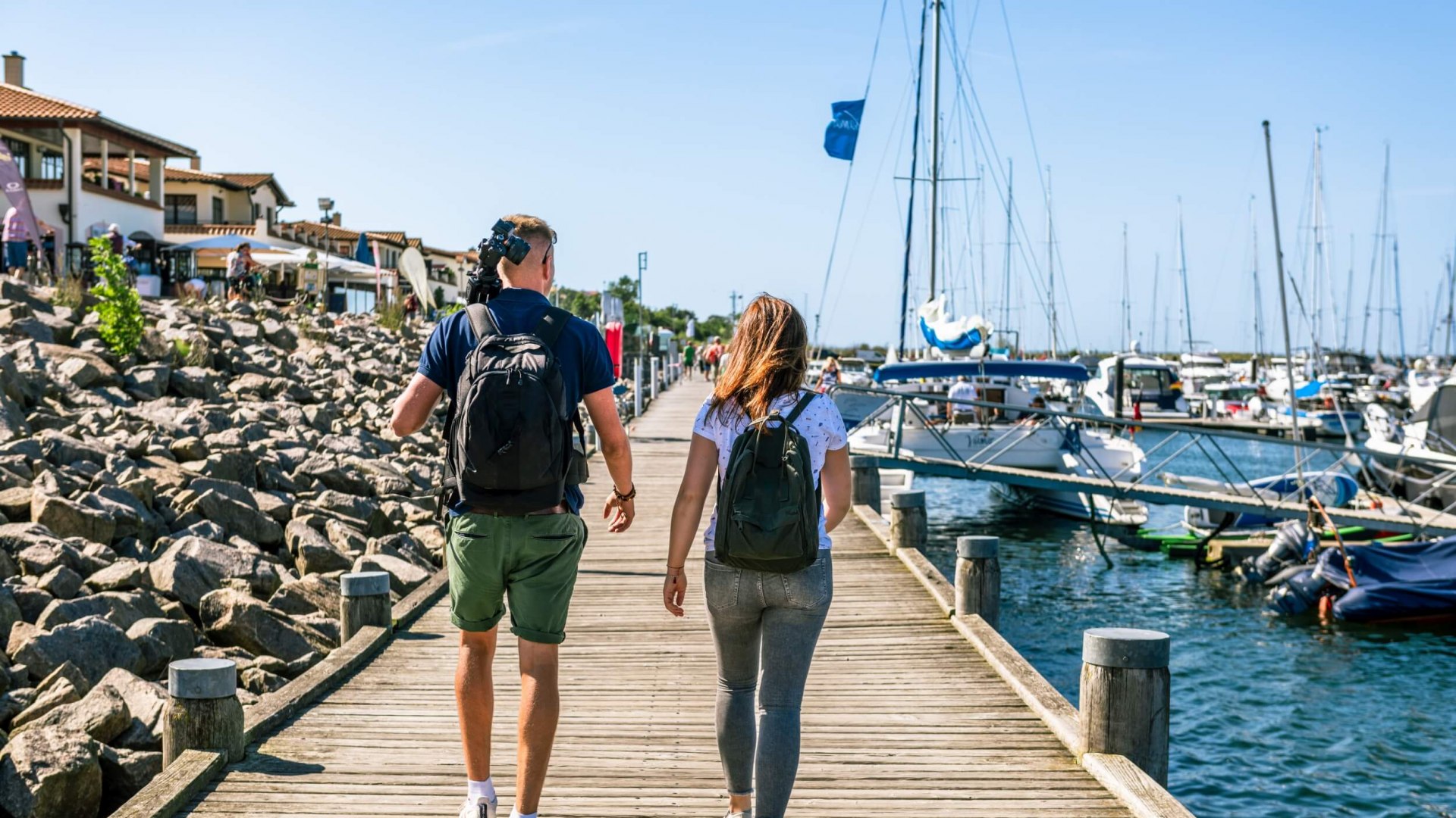 With his tripod shouldered, Maik Gutmann sets off in search of motifs on the Baltic Sea coast, © TMV/Tiemann