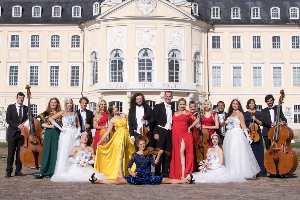 Zdjęcie grupowe Strauss Revue, © Strauss Revue