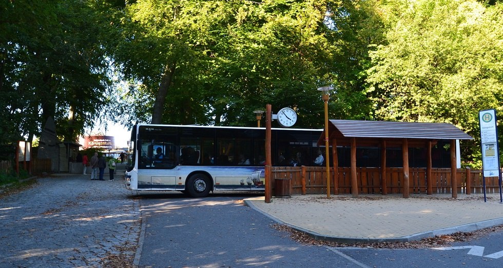 Buslus voor de ingang van het National Park Centre, © Tourismuszentrale Rügen