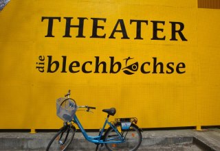 Das gelbe Theater - Die Blechbüchse // © UTG Das gelbe Theater - Die Blechbüchse // © UTG