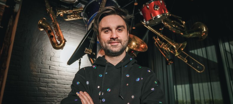 Dr. Pop
: Hitverdächtig – Die Musik-Comedy-Stand-up-Show! // © Moritz ›Mumpi‹ Künster Dr. Pop
: Hitverdächtig – Die Musik-Comedy-Stand-up-Show! // © Moritz ›Mumpi‹ Künster