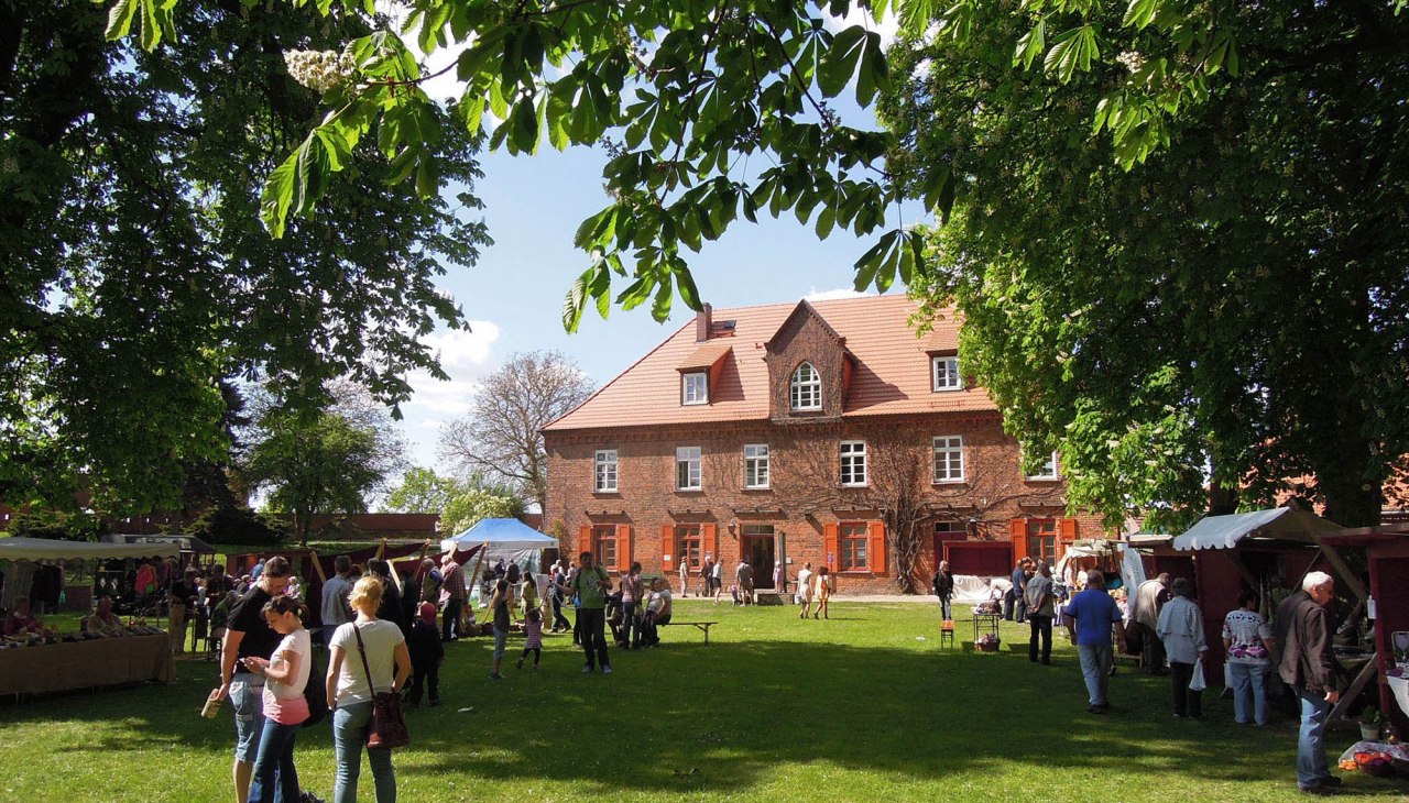 BEM-Festung Dömitz_Markttreiben Festungshof_Foto_D.Foitlänger, © D.Foitlänger BEM-Festung Dömitz_Markttreiben Festungshof_Foto_D.Foitlänger, © D.Foitlänger